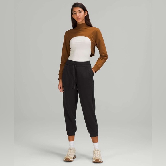 Lululemon Scuba High-Rise Cropped Jogger
Black - Picture 1 of 13